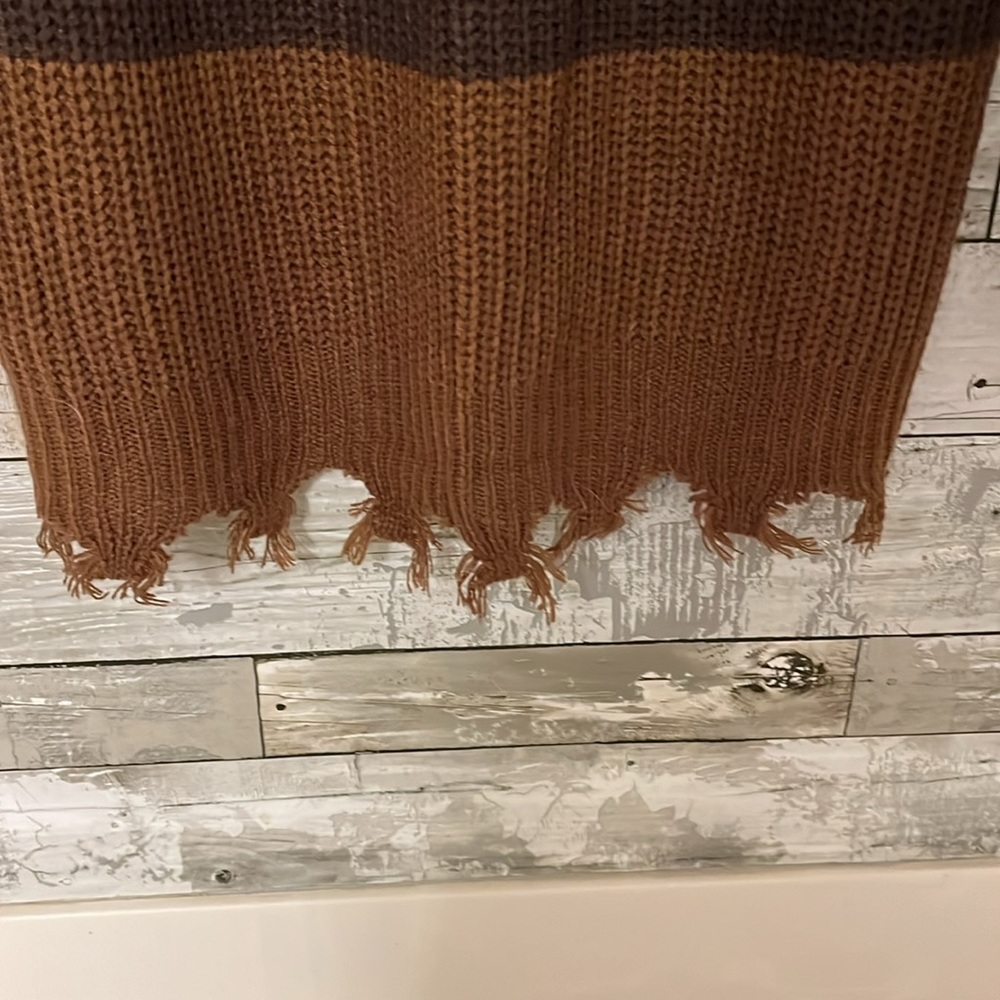 Distressed Edge Tunic Sweater - Picture 4 of 4